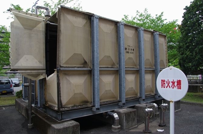 隅角部上部側板と天井が破損した例（FRP製パネルタンク：熊本市南区）