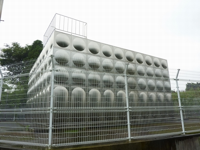 下部パネル溶接部の損傷例（ステンレスパネル製配水池：熊本県菊池郡）