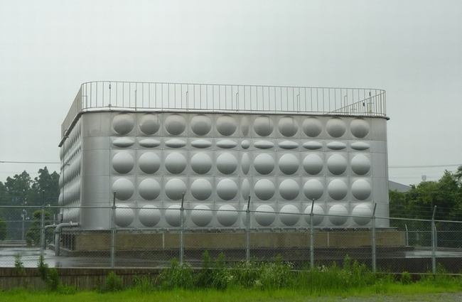 隅角部上部及び天井部の破損例（ステンレスパネル製配水池：熊本市南区）