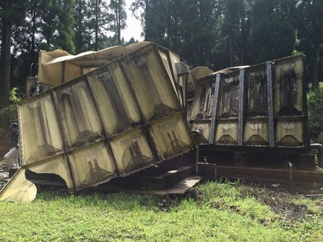 完全に破壊された例（FRP製パネルタンク：阿蘇市）