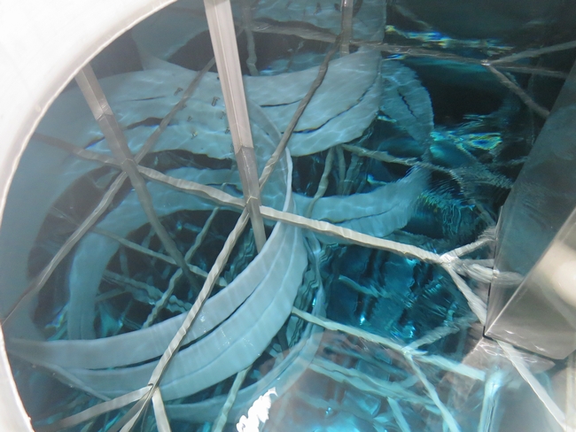 浮体式波動抑制装置（タンクセイバー・波平さん）の施行事例　ステンレス製パネルタンク