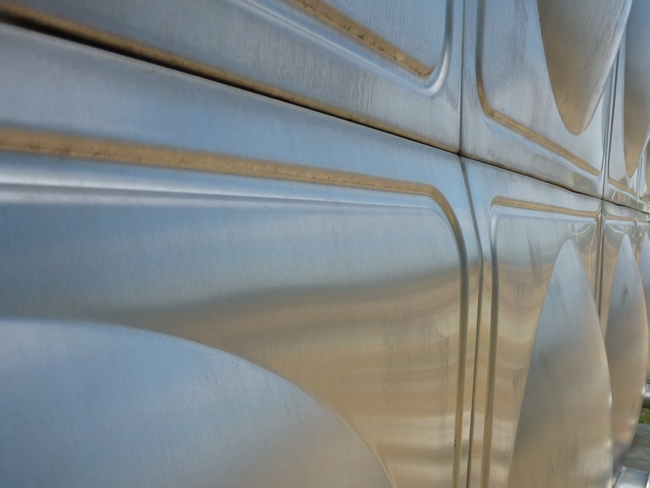 熊本市内 受水槽 (ステンレス製パネルタンク) 側部変形、ポンプ室内・底部の漏水