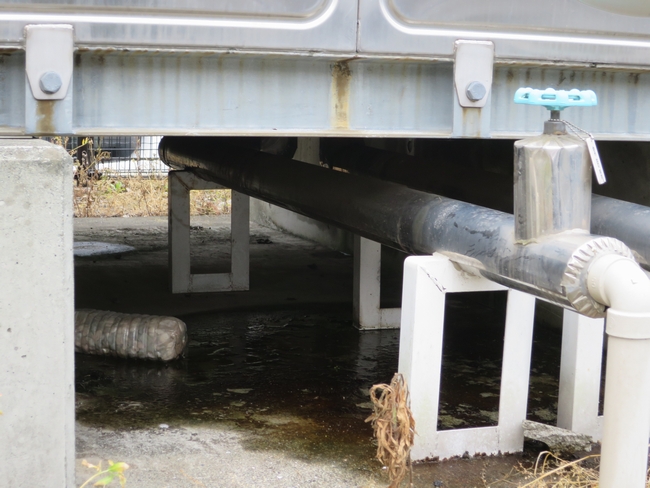 熊本市内 受水槽 (ステンレス製パネルタンク) 底部からの漏水